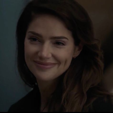 Dr Lauren Bloom, Dr Bloom New Amsterdam Hair, Janet Montgomery New Amsterdam, Lauren Bloom, Janet Montgomery, New Amsterdam, Favourite Characters, Get To Know Me, Grey's Anatomy