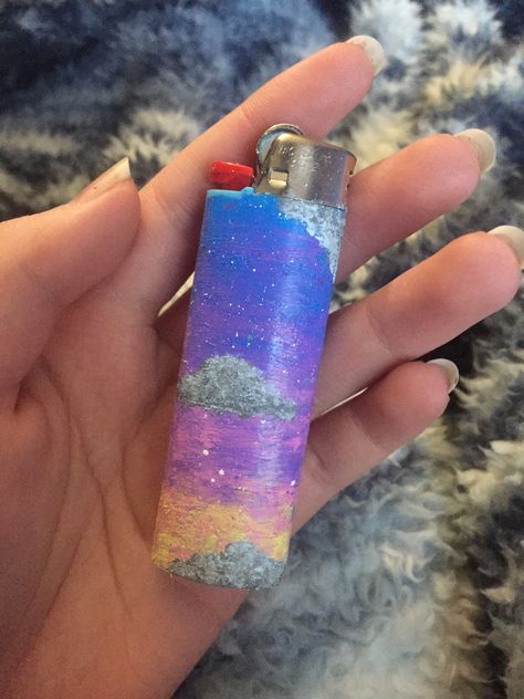 Lighter Painting Idea Aesthetic, Painted Lighters Aesthetic, Diy Lighter Painting, Painted Lighter Aesthetic, Lighter Paintings, Painted Lighters, Lighter Paintings Ideas, Bic Lighter Crafts Diy, Lighter Ideas