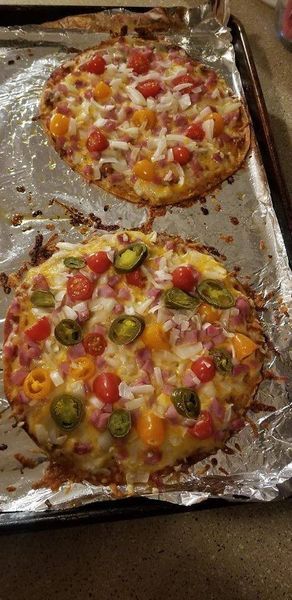 Healthy Mexican Pizza, Mini Crockpot Recipes, Healthy Pizza Recipes, Grandma Cooking, Healthy Mexican, Pizza Sauce Homemade, Mini Tortillas, Pizza Ingredients, Tortilla Recipe