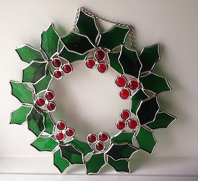 Stained Glass Christmas Wreaths, Stained Glass Christmas Wreath, Christmas Stained Glass, Stained Glass Lamp Shades, Stained Glass Rose, Glass Painting Patterns, Stained Glass Patterns Free, Stained Glass Ornaments, Tiffany Stained Glass