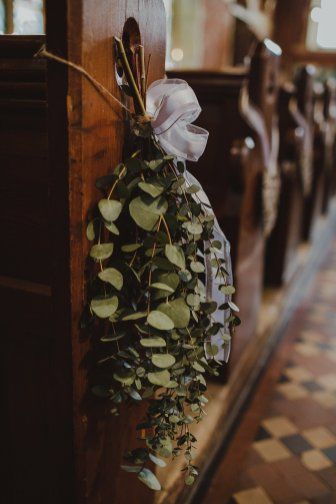 Wedding Pew Decorations, Pew Decor, Wedding Flower Decor, Wedding Pews, Traditional Wedding Ceremony, Pew Decorations, Church Wedding Flowers, Pew Ends, Church Pews