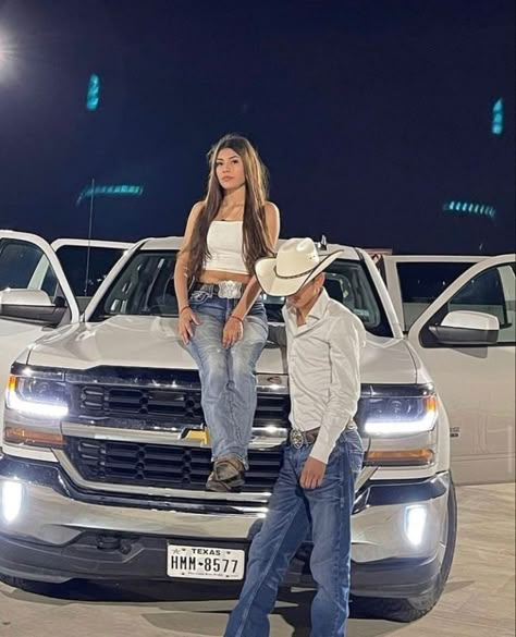 Ariat Clothing, Takuache Girl Outfits, Country Couple Pictures, Outfits For Mexico, Couple Goals Teenagers Pictures, Country Couples, Latina Fashion Outfits, Cute Couple Outfits, Couple Goals Teenagers