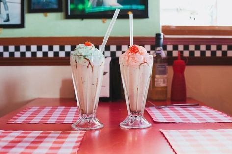 A E S T H E T I C S - Retro - Wattpad Diner Wedding, Retro American Diner, Diner Aesthetic, 50s Vibes, 50s Aesthetic, 50s Diner, Retro Diner, American Diner, Brighton Beach