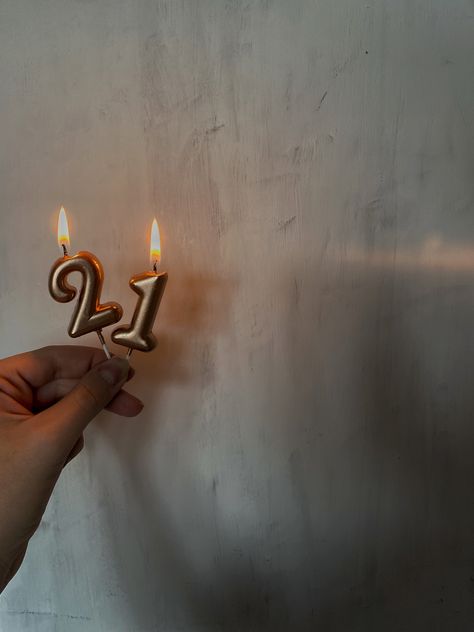 Brthdy Ideas Story, Happy Birthday To Me 21 Years, 21st Birthday Aesthetic Wallpaper, 21 Bday Aesthetic, Birthday 21 Aesthetic, 21 Aesthetic Birthday, Happy Birthday 21 Years, Simple Birthday Ideas, 21 Birthday Aesthetic