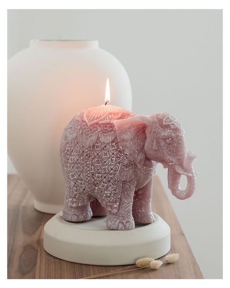 Candle Sculpture, Making Candles Diy, Candle Crafts Diy, Creative Candles, Cute Candles, Aesthetic Candles, Candle Aesthetic, Candle Art, Candle Business