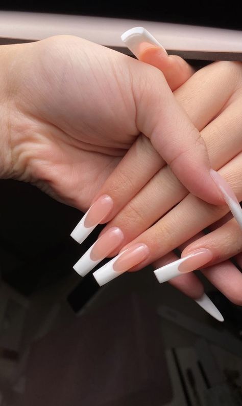 King French Tip Nails, Kylie Jenner French Nails, Nice Acrylic Nails, White Nails Y2k, Buchifresa Nails, French Nails Long, French Tip Nails Long, Acrylic Nails Y2k, Long French Tip Nails