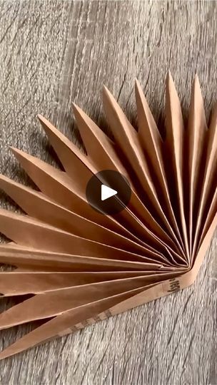 Paper Palm Leaves Diy, Décor Table, Paper Craft Ideas, Paper Leaves, Brown Paper, Paper Quilling, Palm Leaves, Family Reunion, Paper Crafts Diy