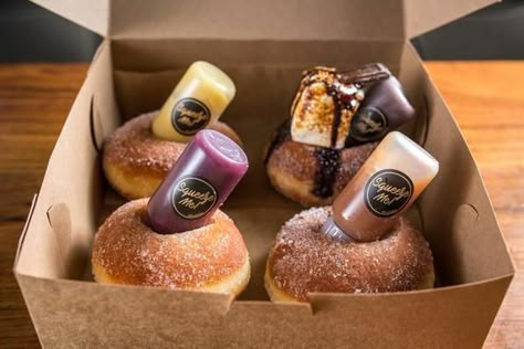 Donuts Packaging, Donuts Donuts, Baking Packaging, Dessert Packaging, Bakery Packaging, Delicious Donuts, Food Packaging Design, Donut Recipes, Food Presentation