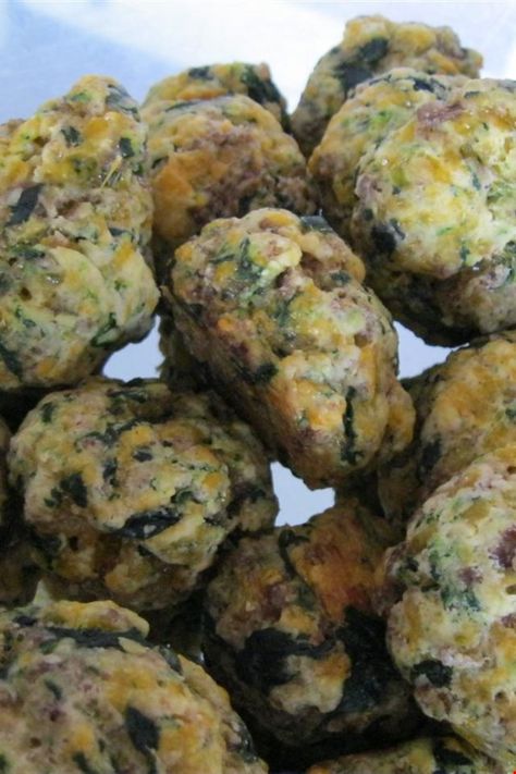 Sausage Balls with Spinach | "My kids love them!" #breakfastrecipes #brunchrecipes #breakfastideas #brunchideas Keto Sausage Balls, Italian Sausage Spinach, Spinach Balls, Sausage Balls Recipe, Spinach Benefits, Keto Sausage, Sausage Spinach, Spinach Recipe, Sausage Balls