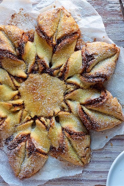 A beautiful gluten-free star loaf. Cinnamon Star Bread Recipe, Cinnamon Star Bread, Gluten Free Bread Flour, Star Bread, King Arthur Baking, Gf Bread, King Arthur Flour, Cinnamon Bread, Sem Lactose