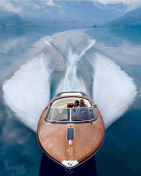 Riva Yachts, Wooden Speed Boats, Riva Boat, Speed Boat, Canoe Trip, Cool Boats, Yacht Life, Wood Boats, Foto Tips