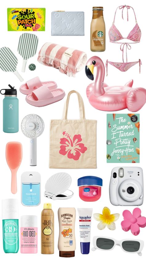 #bag #beach #essentials #beachessentials #beachbag #aesthetic #beachaesthetic Whats In My Beach Bag Summer, Pack My Beach Bag With Me, Tropical Vacation Essentials, Beach Essentials Aesthetic, What To Bring To The Beach, Preppy Beach Bag, Lexi Core, Beach Bag Aesthetic, Beachy Girl Aesthetic