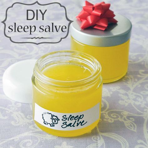 This homemade sleep salve will help relax you and put you to sleep! Sleep Salve, Shower Melts, Indoor Herb, Diy Shampoo, Diy Kosmetik, Homemade Remedies, Diy Body, Diy Health, Lotion Bars