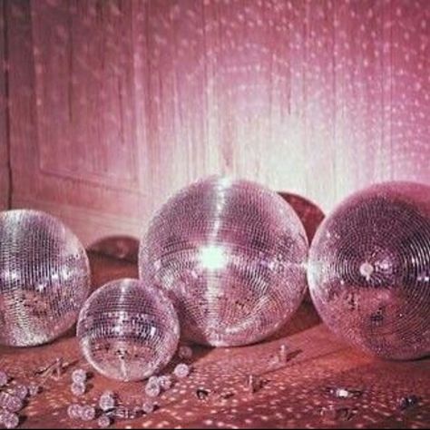 90s Glam Aesthetic, 90s Glam, 80s Decor, Glam Aesthetic, Ball Aesthetic, Disco Glam, Catty Noir, Mazzy Star, Monster High Characters