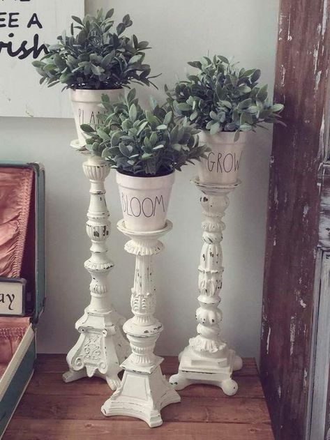 Shabby Chic Candlesticks, Styl Shabby Chic, Deco Originale, New Home Decor, Chic Kitchen, Shabby Chic Kitchen, Deco Floral, Decor Guide, Shabby Chic Homes