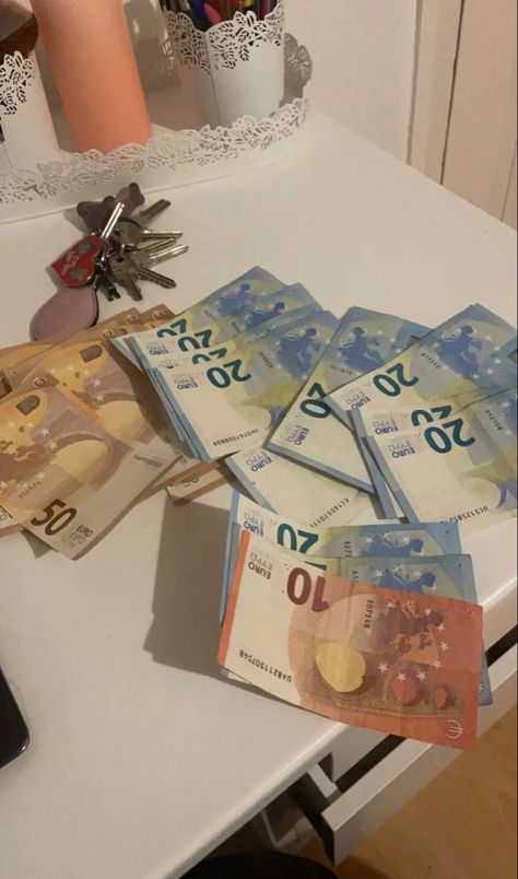 Euro Fake Story, Argent Snap, All Currency, Fake Money, Money On My Mind, Money And Happiness, How To Become Rich, Bank Notes, How To Get Rich