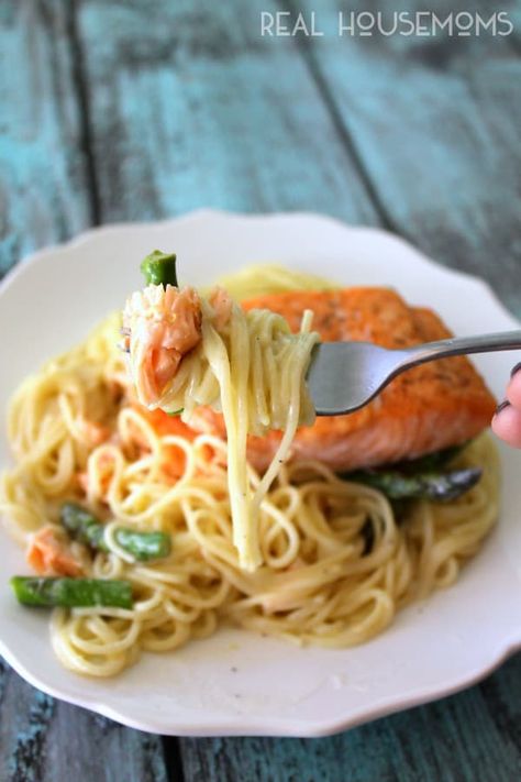 Salmon With Angel Hair Pasta, Simple Pastas, Pasta Salmon, Angel Hair Pasta Recipes, Food Seafood, Seafood Entrees, Salmon Pasta, Healthy Salmon, Angel Hair Pasta