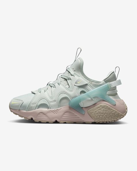 Nike Air Huarache Craft, Huaraches Shoes, Running Nike, Nike Air Huarache, Air Huarache, Lunar New Year, Triple Black, Running Shoes Sneakers, Sport Sneakers