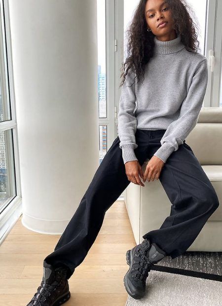 23 Outfits Ideas To Wear with Wide Leg Pants 2022 - Hood MWR Grey Turtle Neck Outfit, Gray Turtleneck Outfit, Turtle Neck Outfit Women, Modern Genshin, Turtle Neck Outfits, Turtle Neck Outfit, Turtleneck Sweater Outfit, Turtleneck Outfits, Gray Outfits