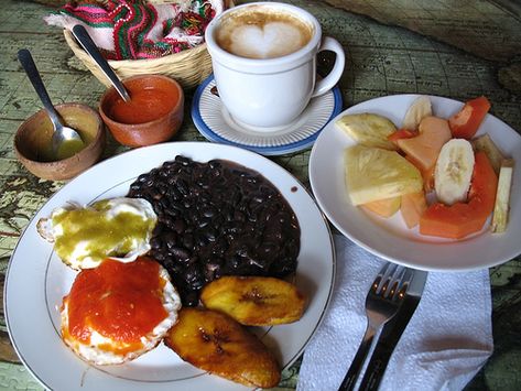 Auténticos guatemaltecos (comida) platos. Guatemalan Breakfast, Guatemala Recipes, Green Sauces, Guatamalan Recipes, Central American Food, Guatemalan Food, Camping Food Ideas, Breakfast Around The World, Guatemalan Recipes