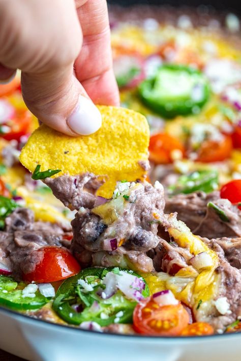 If you're looking for a DELICIOUS appetizer to please a crowd then look NO FURTHER than this EASY Black Bean Dip that's great for game day! Black Bean Dip Easy, Layer Bean Dip, Black Bean Dip Recipe, Bean Dip Recipe, Vegetarian Nachos, Bean Dip Recipes, Black Bean Dip, Cheese Stuffed Mushrooms, Slow Cooker Pasta