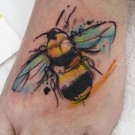 tattoo of a bumblebee sketch with watercolor. light blue wings with hints of green for an iridescent look. yellow filling in the body and smearing outside of the lines. there are fun squiggles and dots along the wings, antenna, and stinger for the sketch effect Cool Finger Tattoos, Watercolour Tattoos, Sketchy Tattoo, Bumble Bee Tattoo, Autumn Tattoo, Bug Tattoo, Work Tattoo, Tattoo Quotes For Women, Sweet Tattoos