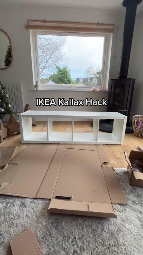 #kallaxhack Hashtag Videos on TikTok Ikea Decor Hacks, Ikea Kitchen Hacks, Ikea Tv Stand, Ikea Hacks Ideas, Ikea Inspired Living Room, Craft Hacks, Ikea Desk Hack, Koti Diy, Ikea Kallax Hack