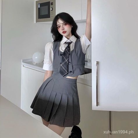 Coordinates terno Clothes Fashion American Highschool, School Style Girl, Grey Uniform, Gray Skirt Outfit, Outfit Tomboy, Coordinate Outfits, Academia Aesthetic Outfit, High Waist Pleated Skirt, School Uniform Fashion