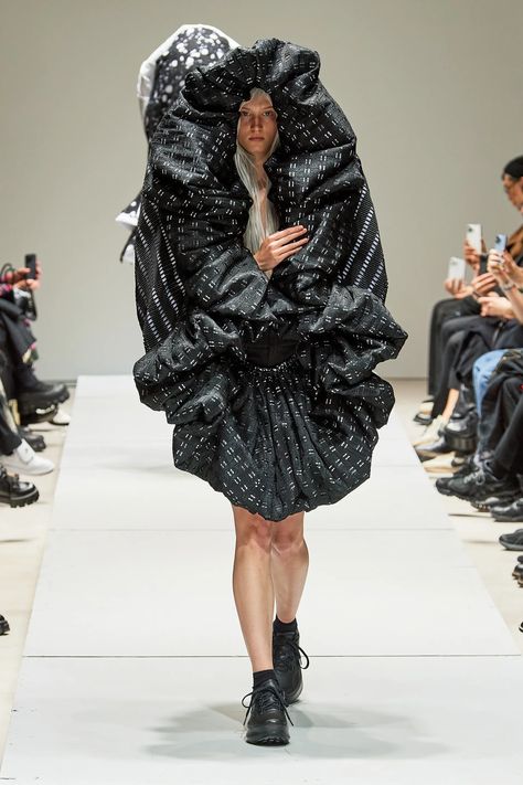 Comme Des Garcons Outfit, Spring 2023 Ready To Wear, Mermaid Core, 2023 Ready To Wear Collection, 2023 Ready To Wear, Fashion Mood Board, Spring Summer 2023, Eclectic Fashion, Future Fashion