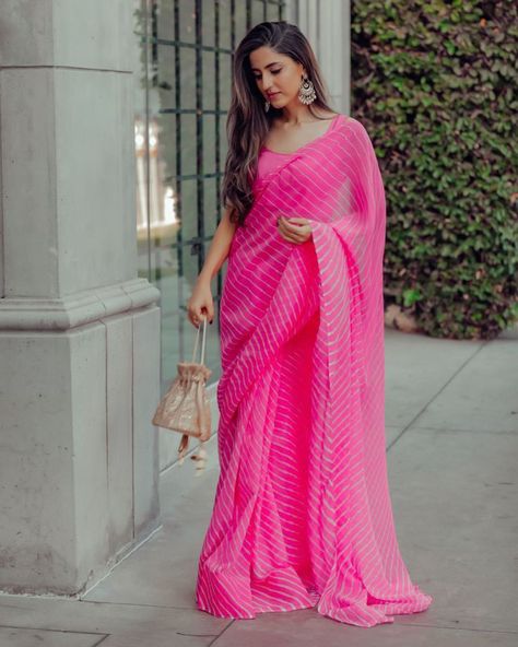 Pure Chiffon Sarees, Simple Saree Designs, Backless Blouse Designs, Indian Fashion Saree, Saree Designs Party Wear, Indian Dresses Traditional, Traditional Indian Outfits, Backless Blouse, Pure Chiffon