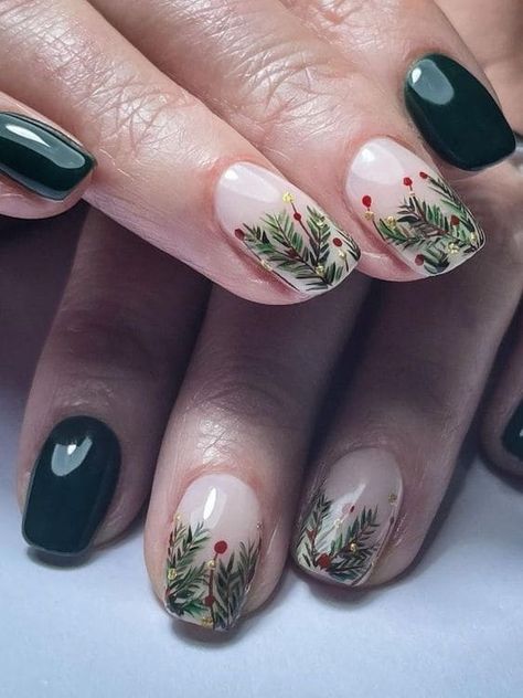 Short, dark green nails with a Christmas wreath design Short Dark Green Nails, Emerald Green Nail Designs, Emerald Green Nail, Emerald Green Nail Polish, Emerald Green Nails, Outfit Ideas December, Dark Green Nails, Marble Nail Designs, Glitter Manicure