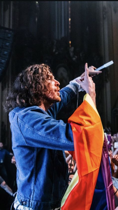 Hozier Holding Lesbian Flag, Hozier With Pride Flag, Hozier Pride Flag, Bog Man, Taylor York, Mother Board, Lesbian Flag, Life Crisis, Beautiful Forest