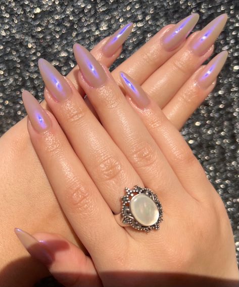 Purple Chrome, Trendy Products, Nail Tutorial, Chrome Nail, Minimal Nails, Almond Nails Designs, Kawaii Nails, Acrylic Nails Coffin, Minimalist Nails