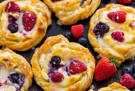 Easy Cheese Danish Recipe (VIDEO) Homemade Cheese Danish Recipe, Easy Cheese Danish Recipe, Danish Recipe Puff Pastry, Easy Cheese Danish, Easy Puff Pastry Desserts, Danish Dessert, Cream Cheese Danish Recipe, Puff Pastry Recipes Dessert, Cream Cheese Puff Pastry