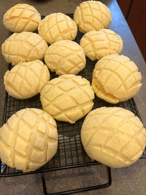 melon pan, melon bread, japanese bread, japanese pan, melon pan recipe Melon Bun Recipe, Melon Bread Aesthetic, Melon Pan Recipe, Melon Pan Recipe Japanese Bread, Melon Bun, An Pan Japanese, Shokupan Bread, Kny Tweets, Melon Pan