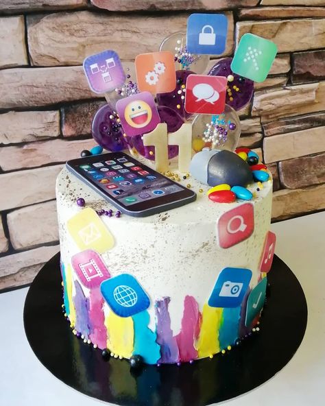 Iphone Cake Ideas Birthdays, Social Media Cake, Iphone Cake, Social Media Party, Apple Birthday, Cake Designs For Kids, Cake Decorating Flowers, Teen Cakes, Bakery Shop Design