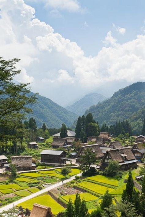 40 Most Beautiful Pictures of Villages around the World - Bored Art Toyama Japan, Japan Village, Gokayama, Japanese Mountains, Japanese Village, Toyama, Kyushu, Japanese Architecture, We Are The World