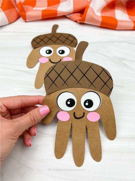 Arts And Crafts For Preschoolers Fall, Fall Thanksgiving Crafts Kids, Thanksgiving Craft Activities For Kids, Hand Print Acorn, Elementary School Fall Crafts, Crafts For Kids Fall Easy, Kids Fall Arts And Crafts Easy, Fall Crafts For Little Kids, Kid Crafts Fall