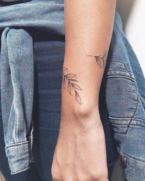 Unique Wrist Tattoos, Armband Tattoos, Muster Tattoos, Cat Tattoos, Inspiration Tattoos, Tiny Tattoo, Tattoo Bracelet, Lip Tattoos, Subtle Tattoos