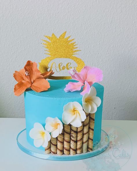 Yesterday was a beach cake, today is a Hawaiian Cake 😊 🌊 🌸 🌊 💜 🌸 #cake #cakedecorating #cakeart #cakedecorator #customcake #hawaiiancake #aloha #orlandoflorida #davenportflorida #orlandocakes #visitorlando #smallbusiness #disneycake #cakeart #hibiscus #cakestyle #cakelover Hibiscus Cake, Aloha Cake, Oreo Icing, Tropical Birthday Cake, Luau Cake, Hawaiian Cake, Beach Cake, Beach Cakes, Hawaii Party