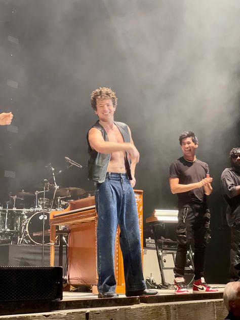 Charlie puth concert Charlie Puth Concert Outfit, Charlie Puth Concert, Concert Pics, Band Outfits, Charlie Puth, Concert Outfit, Concert, Band, Music