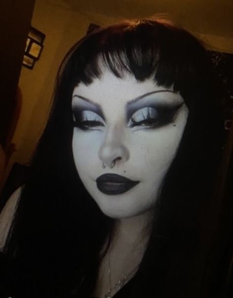 Goth Eye Makeup Looks, Different Goth Makeup, Black Goth Eye Makeup, Scary Moth Drawing, Trad Goth Makeup Poc, Black Makeup Looks Goth, Gothic Formal Makeup, Egirl Goth Make Up, Dark Gothic Makeup