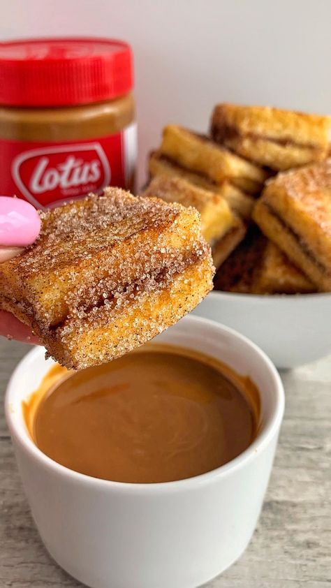 fitwafflekitchen on Instagram: LOTUS BISCOFF STUFFED FRENCH TOAST BITES 😍 If you’re as obsessed with Biscoff and French toast as I am 😂 you gotta try these! They taste… Biscoff French Toast, Biscoff Toast, Fitwaffle Kitchen, French Toast Bites, Stuffed French Toast, Biscoff Spread, Lotus Biscoff, Desserts To Make, Cinnamon Sugar