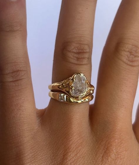 Cool Diamond Rings, Cool Girl Wedding Ring, Non Diamond Rings, Engagement Rings And Band, Gold And Diamond Rings, Modern Wedding Rings, Cute Engagement Rings, Future Engagement Rings, Dream Engagement