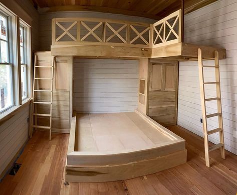 Queen Bunk Bed Ideas, Queen Bed Platform, Americana Bedroom, Ryan Henry, Youth Bed, Bunk Room Ideas, Mario Room, Bed Loft, Bunk Bed Room