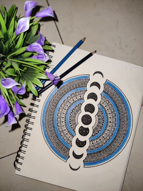 Moon mandala artwork Side Mandala Art, Moon Mandala Art, Aesthetic Mandala Art, Mandala Sketch, Diy Mandala, Moon Mandala, Easy Mandala, Easy Mandala Drawing, Mandela Art