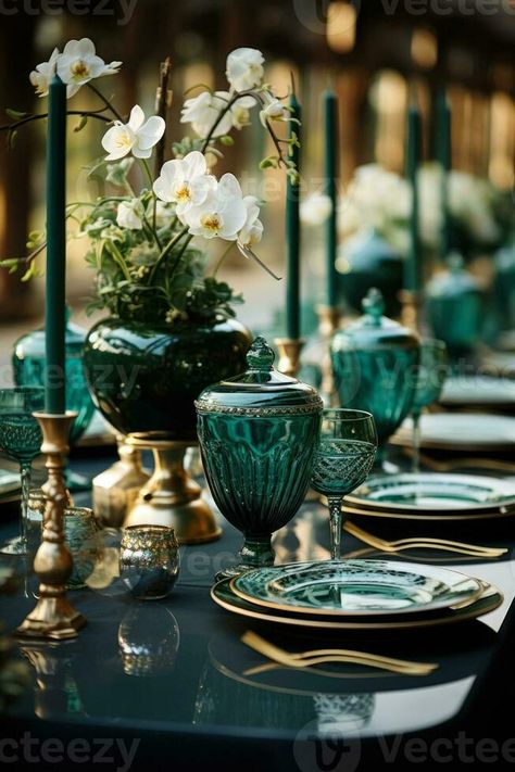 Detailed view of emerald green themed tablescape for a chic wedding reception Emerald Green Peacock Wedding, Emerald City Wedding Theme, Moody Green Christmas, Emerald Green Tablescape, Navy Emerald Gold Wedding, Dark Green Tablecloth Wedding, Emerald Wedding Centerpieces, Dark Green Table Setting, Green Gold Table Setting