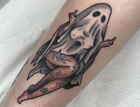 Men Horror Tattoo, Halloween Tattoos Men, Dark Pinup Tattoo, Pin Up Ghost Tattoo, Tattoos Of Women Bodies, Evil Woman Tattoo, Womens Body Tattoo, Tattoo Design Drawings For Men, Pumpkin Head Tattoo