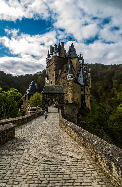 Castles To Visit, Cities In Germany, Room Theme, Visit Germany, Germany Castles, Places In The World, Dream Travel Destinations, Koh Tao, A Castle