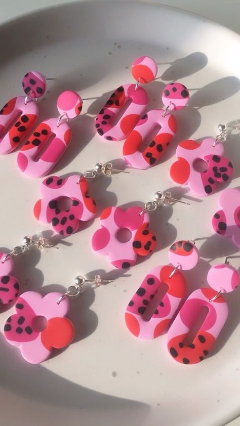 dottypeach on Instagram: POLYMER CLAY EARRINGS - Question is, does this pattern remind you of strawberries or ladybirds? 🍓🐞 Or maybe neither lol. Oval dangles are now sold out but there… Pink And Red Earrings, Polymer Clay Earrings Tutorial, Clay Earrings Tutorial, Pink Polymer Clay Earrings, Clay Videos, Baked Clay, Paper Quilling Jewelry, Clay Moulding, Polymer Clay Flower Jewelry